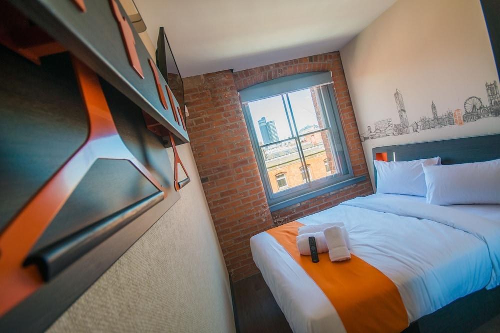 easyHotel Manchester photo 2