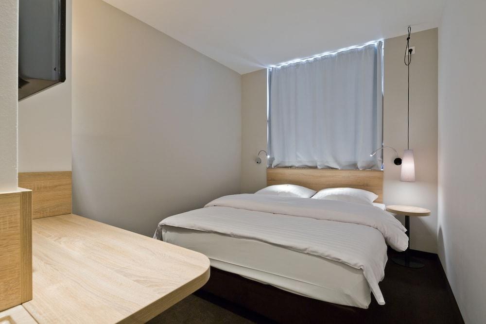 B&B Hotel München-Olympiapark photo 2
