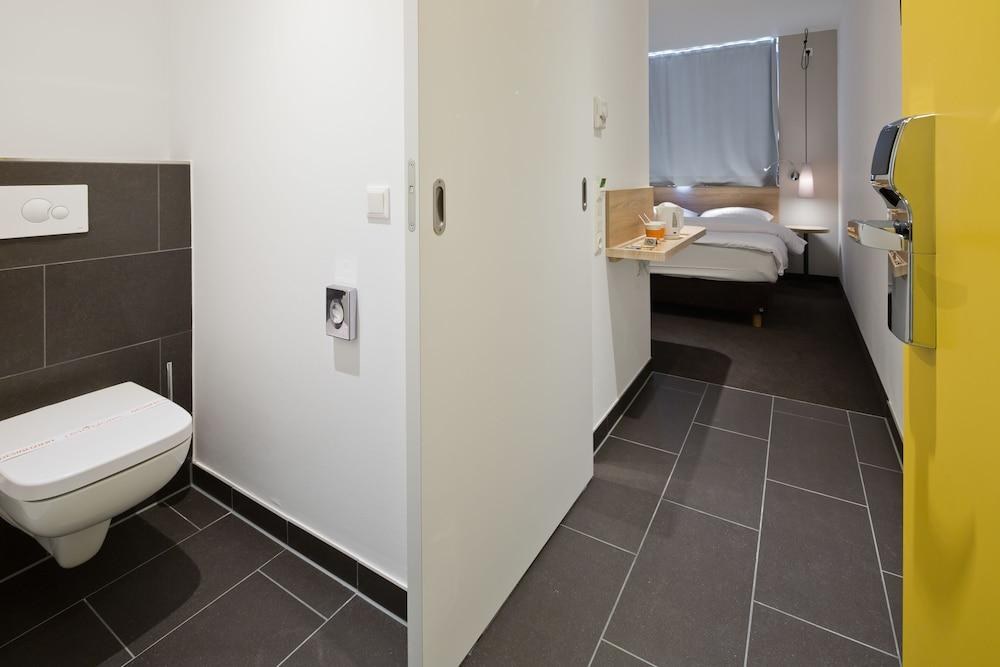 B&B Hotel München-Olympiapark photo 3