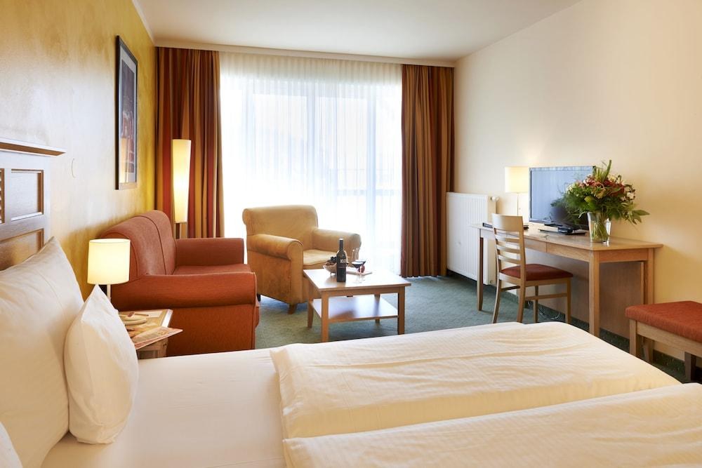 DAS HOTEL EDEN SEEFELD photo 2