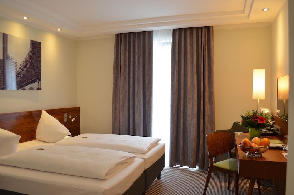 Augusten Hotel photo 2