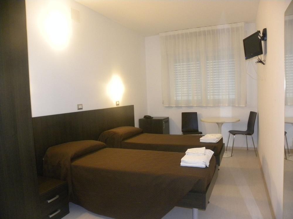 Hotel Sharing photo 2