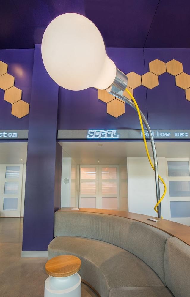 YOTEL Boston photo 3
