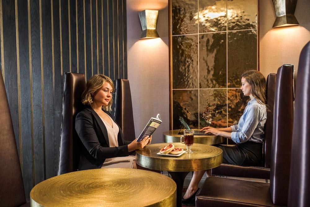 Charlesmark Hotel photo 2