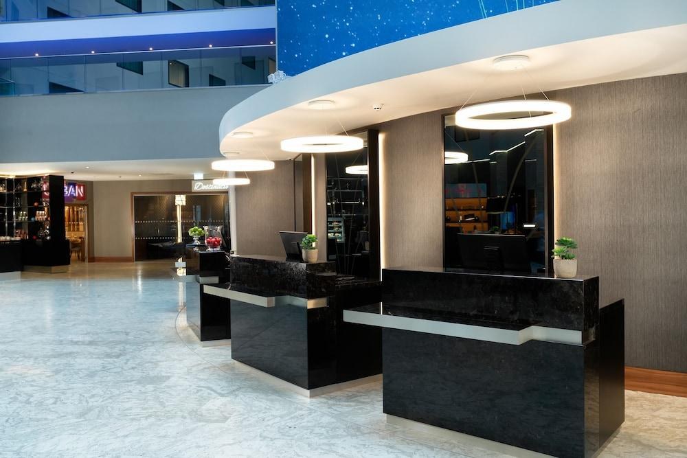 Crowne Plaza London Heathrow T4 by IHG photo 1