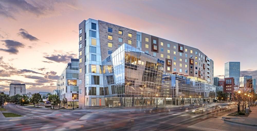 The Art Hotel Denver, Curio Collection by Hilton