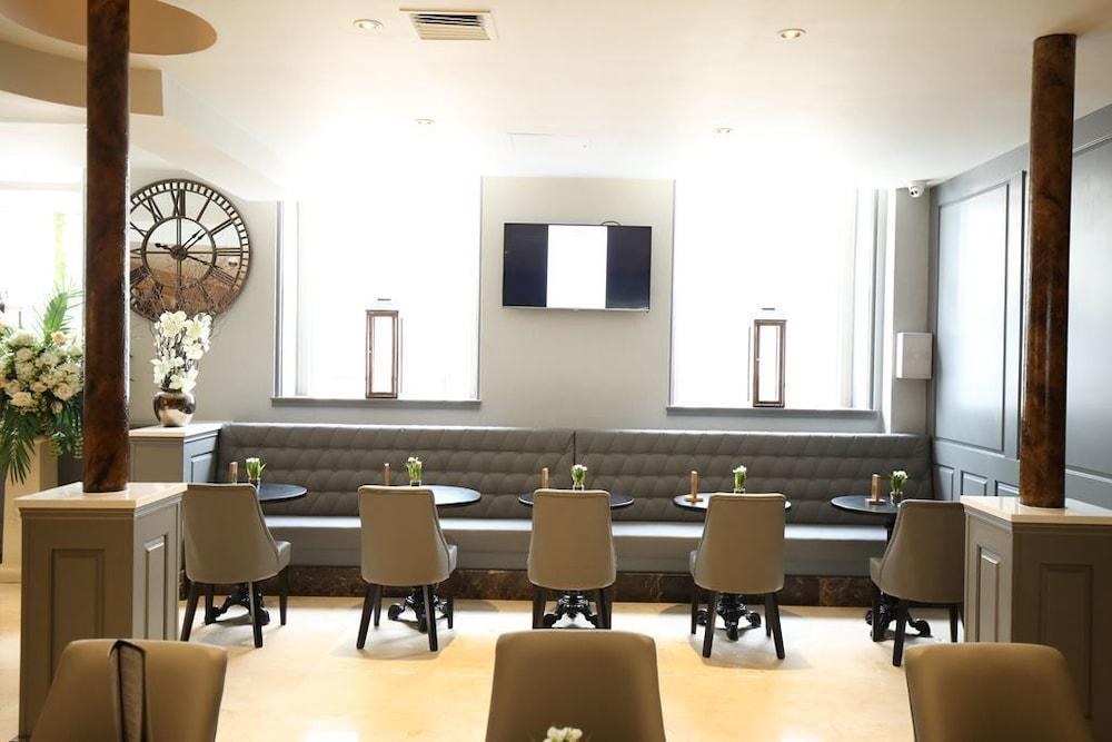 Ten Square Hotel photo 4