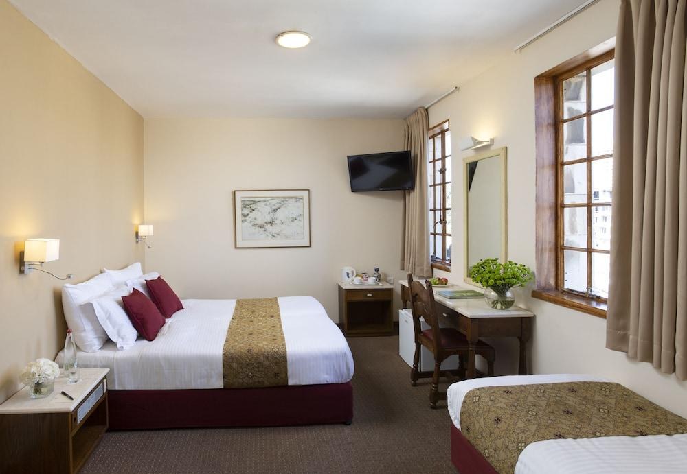 YMCA Three Arches Hotel photo 2