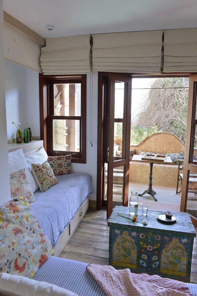 Hotel Empress Zoe photo 4