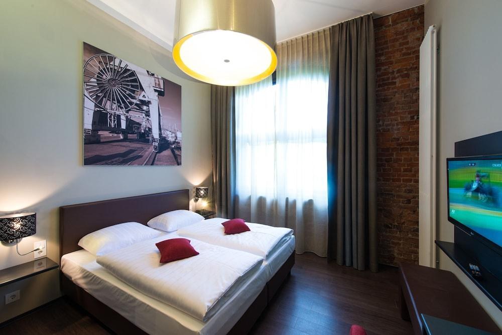 Hotel Volksschule photo 3
