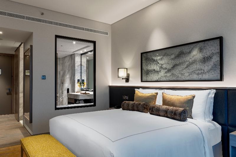 TAJ JUMEIRAH LAKE TOWERS photo 2