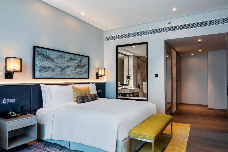 TAJ JUMEIRAH LAKE TOWERS photo 3