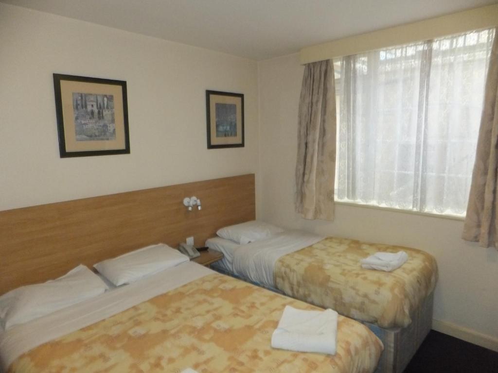 COLLIERS HOTEL photo 1
