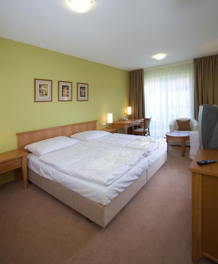 Dolce Villa Hotel photo 4