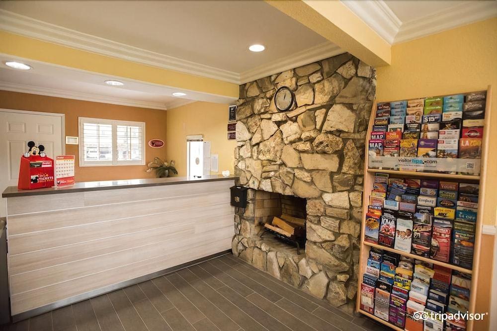 Anaheim Islander Inn and Suites photo 1