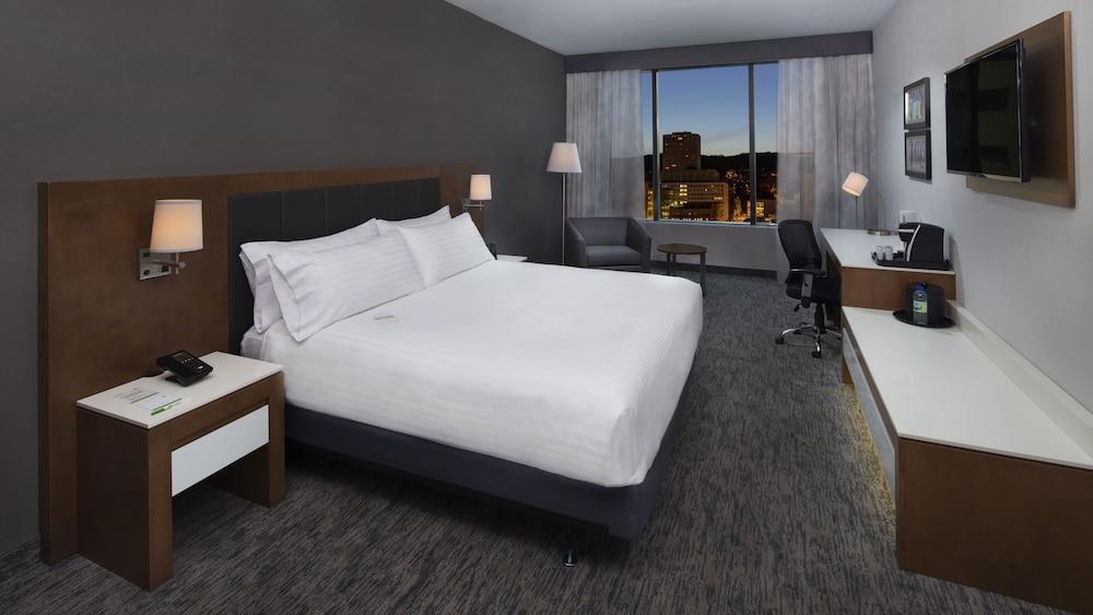 Holiday Inn Hotel & Suites Montreal Centre-ville Ouest by IHG photo 2