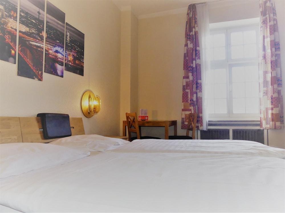 RHEIN-HOTEL ST.MARTIN photo 2