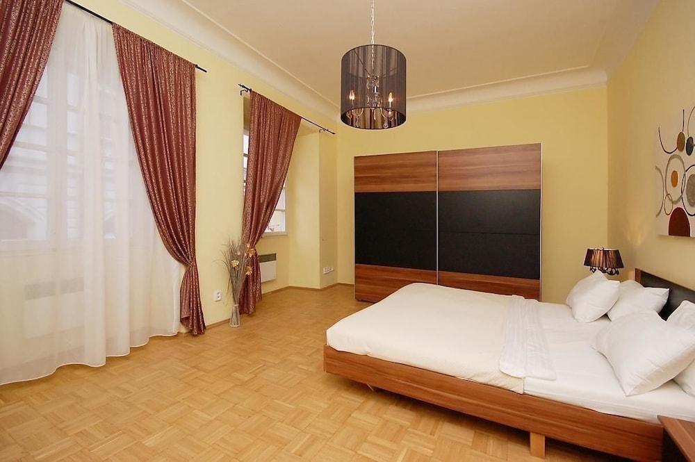 Royal Road Residence photo 2