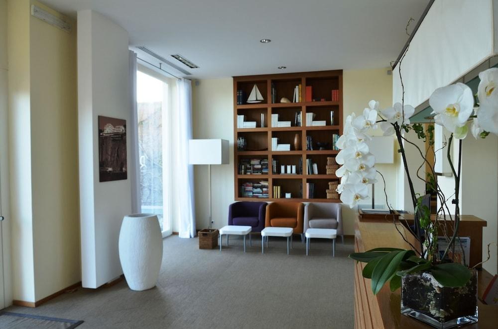 Rota Suites photo 2