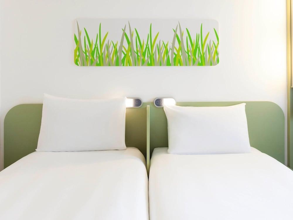 ibis budget Edinburgh Park photo 3