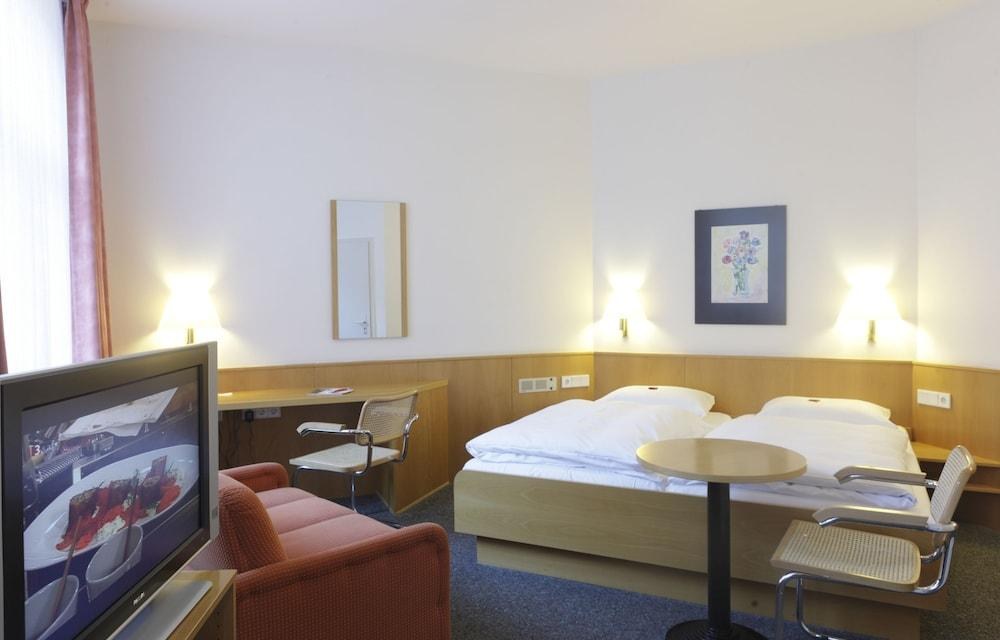 Hotel Berliner Hof photo 2