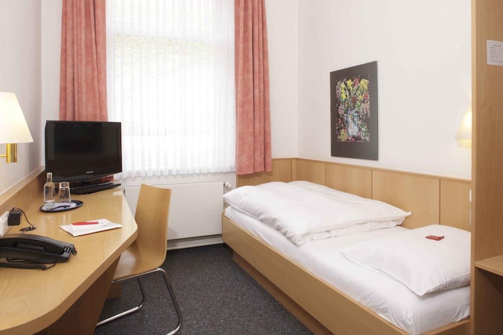 Hotel Berliner Hof photo 3