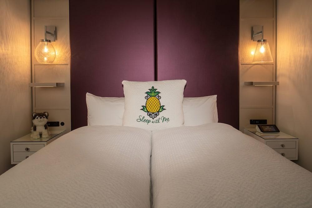 Staypineapple, An Artful Hotel, Midtown photo 4