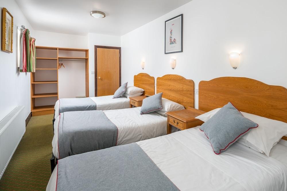 Abbey Hotel, London Shepherd's Bush Market photo 4