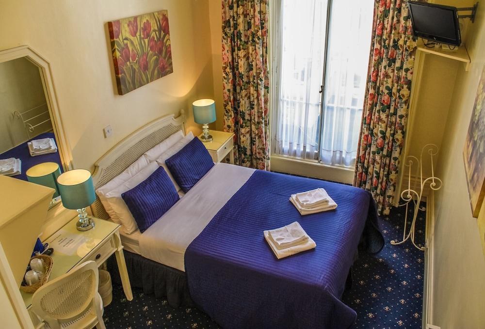 Blades Hotel photo 4