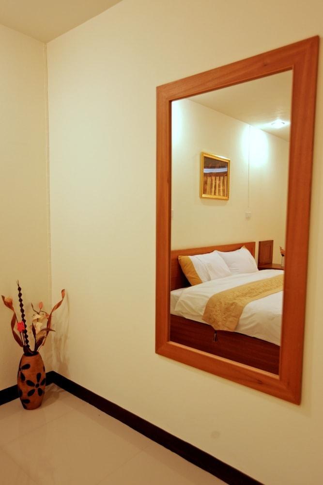 Rafael Mansion Bangkok Airport Hotel photo 1