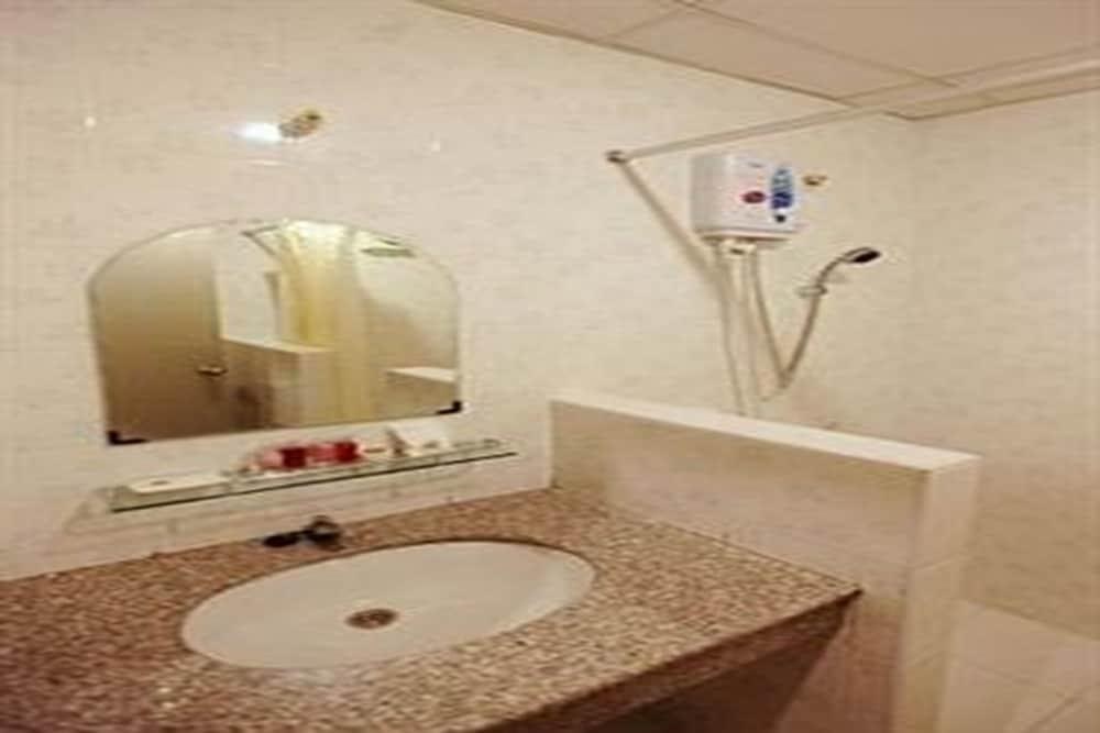 Rafael Mansion Bangkok Airport Hotel photo 3