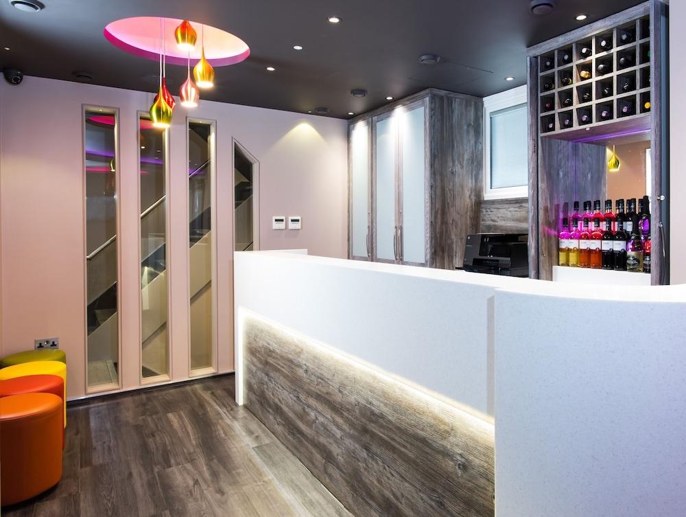 London Court Hotel photo 2