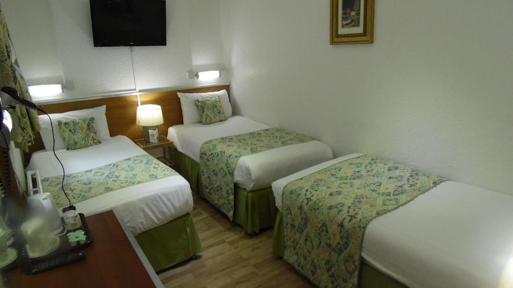 Falcon Hotel photo 2