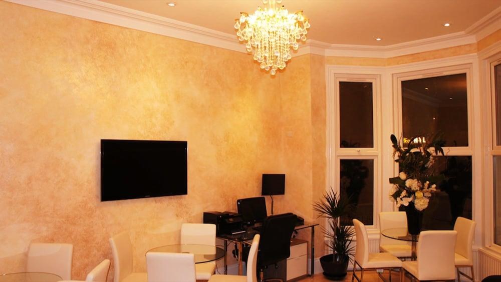 Sapphire Hotel photo 1