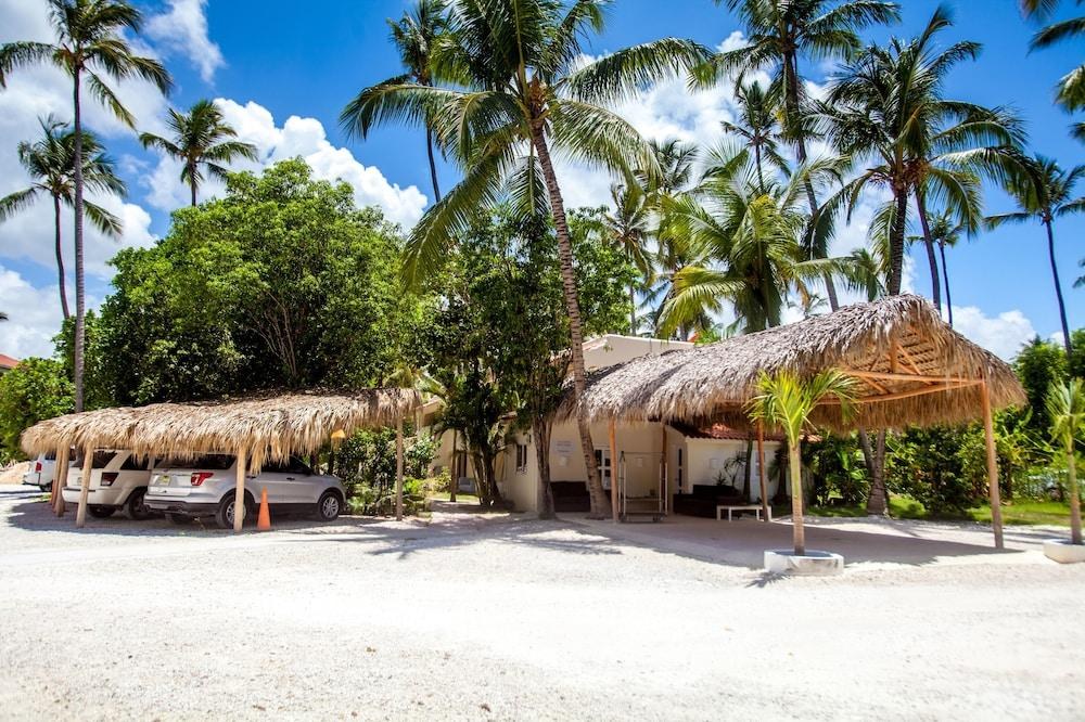 Los Corales Beach Village photo 1