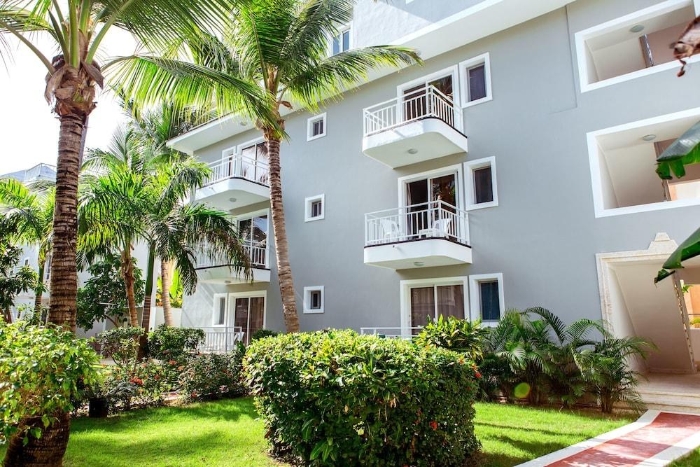 Hotel Tropicana Suites Deluxe Beach Club & Pool photo 1