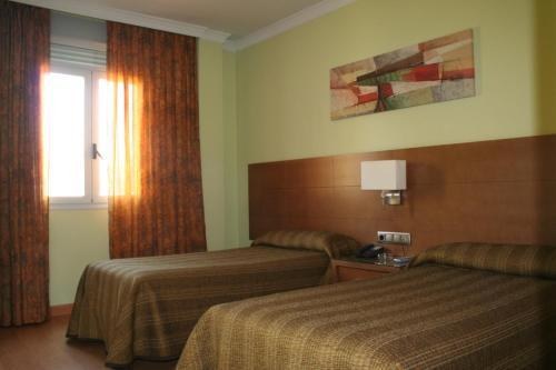 HOTEL 4C PUERTA EUROPA photo 2