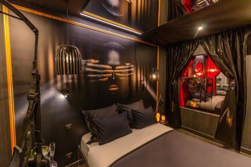 Love Hôtel avec nuit insolite au Dandy et Jacuzzi privatisé photo 4
