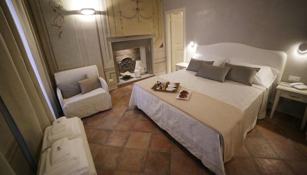 Hotel Renaissance photo 1