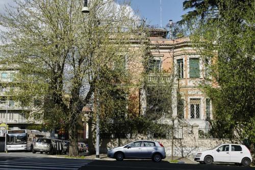 21 APRILE HOUSE