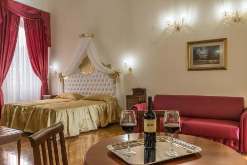 Trevi Rome Suite photo 3
