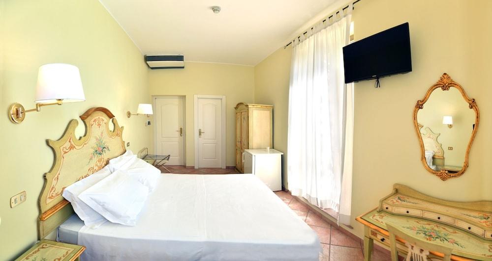 Sourire Hotel photo 2