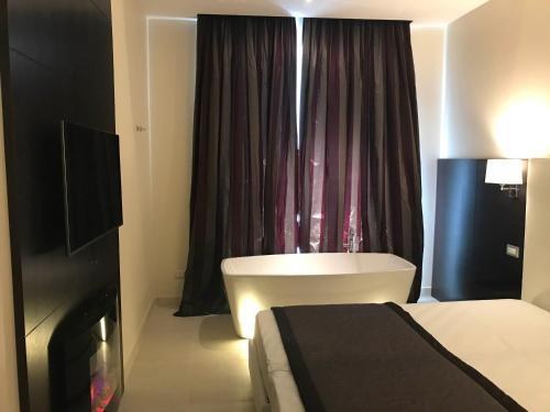 Roman Holidays Boutique Hotel photo 4