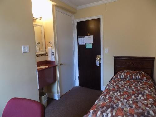 Riverside Tower Hotel photo 1