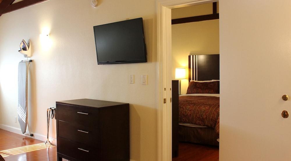 Lombard Plaza Motel photo 2