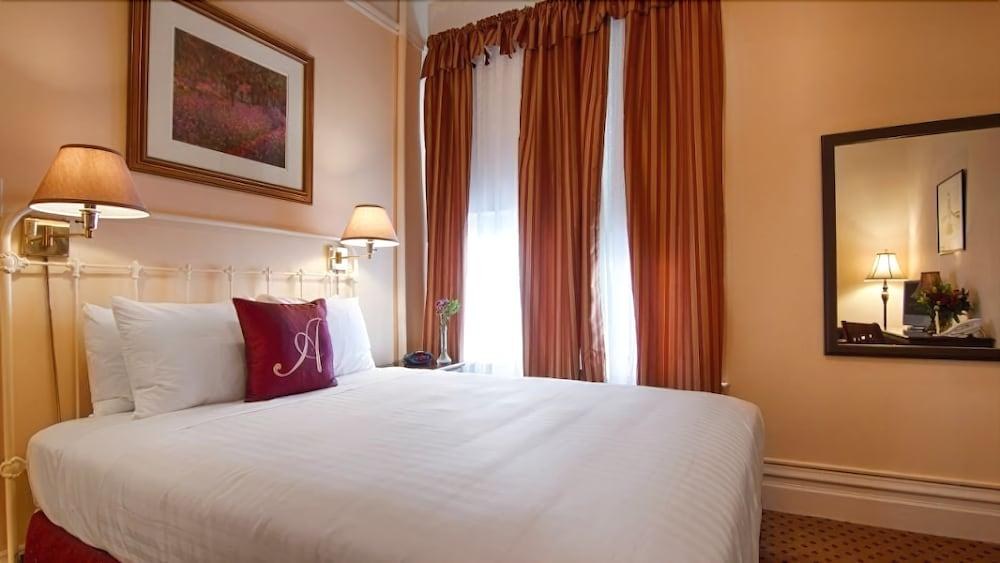 The Andrews Hotel photo 1