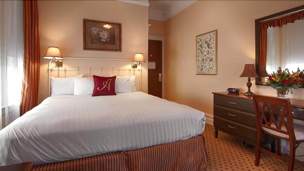 The Andrews Hotel photo 2