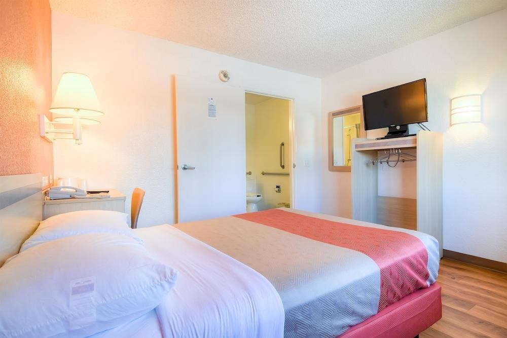 Motel 6-Las Vegas, NV - Boulder Hwy photo 1