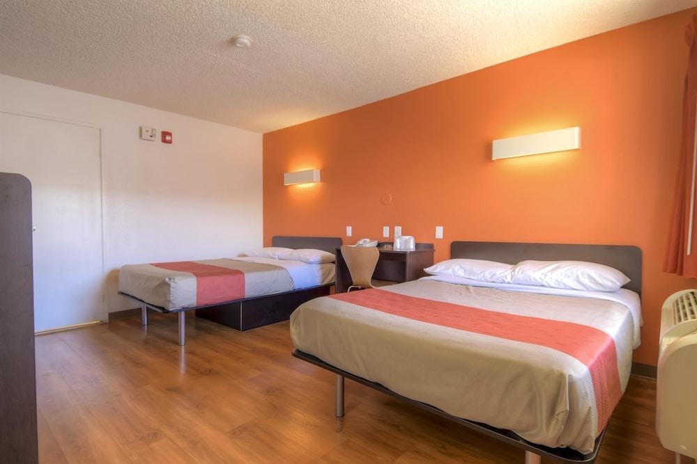 Motel 6 Las Vegas, NV - I-15 photo 1