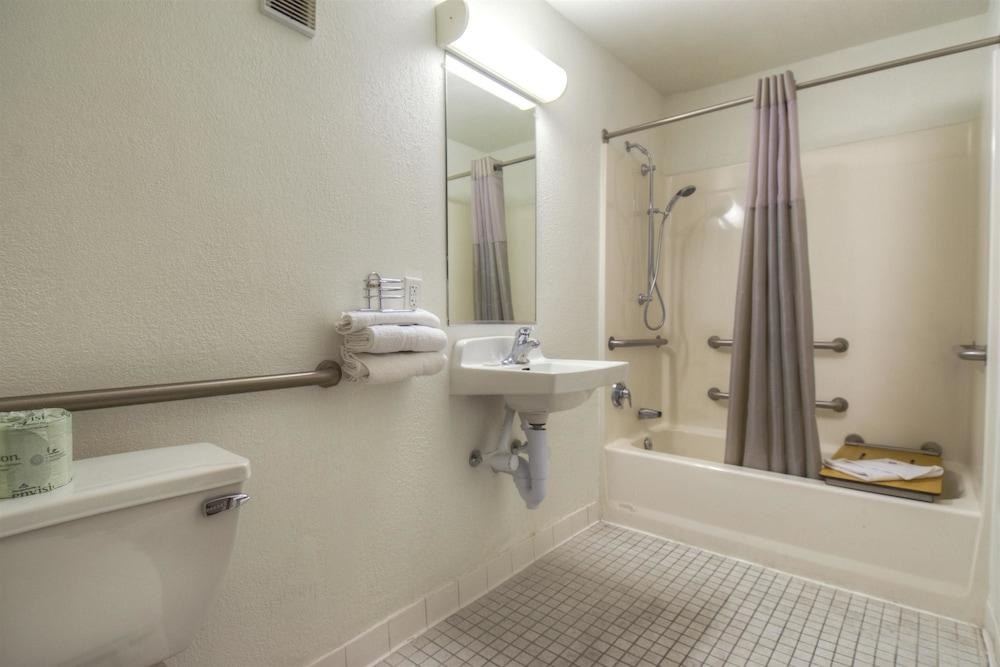 Motel 6 Las Vegas, NV - I-15 photo 3